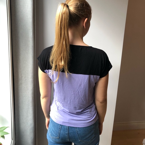 🌹2/$15🌹Block T shirt - Picture 2 of 2